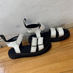 Dr. Martens Kids White and Black Velcro Strap Sandals